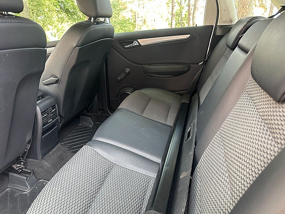 Mercedes-Benz B180 9 of 10