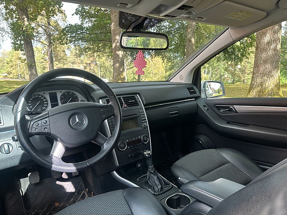 Mercedes-Benz B180 7 of 10