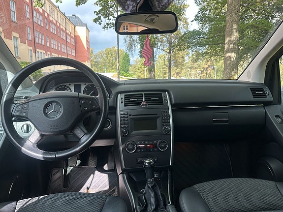 Mercedes-Benz B180 8 of 10
