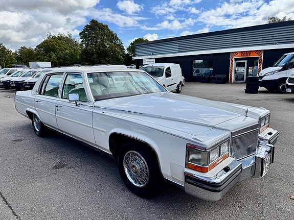 Cadillac Brougham 3 of 16