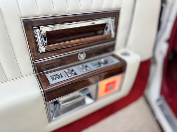 Cadillac Brougham 16 of 16