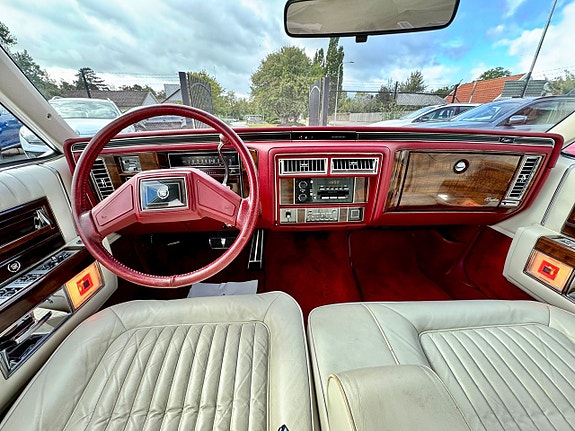 Cadillac Brougham 10 of 16