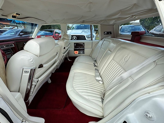 Cadillac Brougham 5 of 16