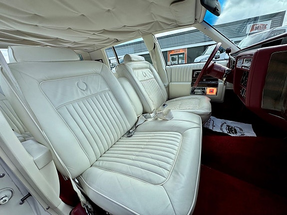 Cadillac Brougham 12 of 16