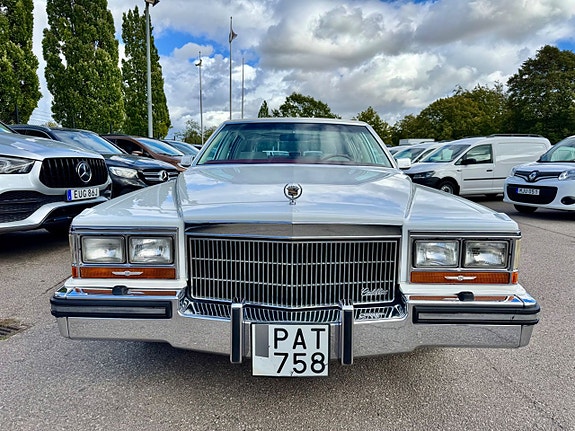 Cadillac Brougham 6 of 16