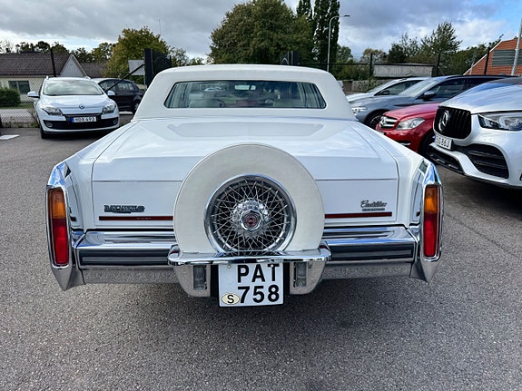Cadillac Brougham 8 of 16