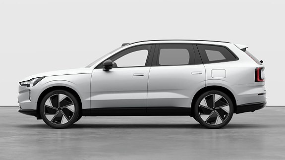 Volvo EX90 3 of 8