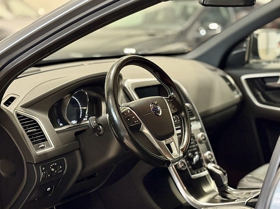 Volvo XC60 7 of 17