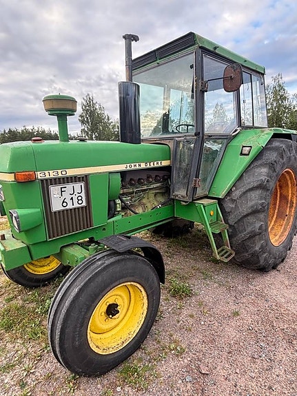 John Deere 3130