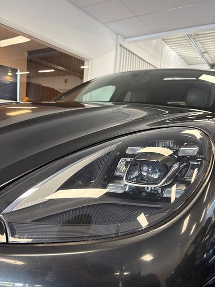 Porsche Macan 18 of 18