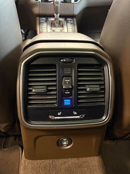 Porsche Macan 13 of 18