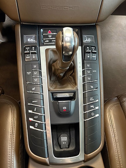 Porsche Macan 11 of 18