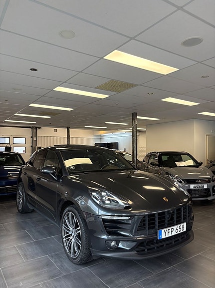 Porsche Macan 4 of 5