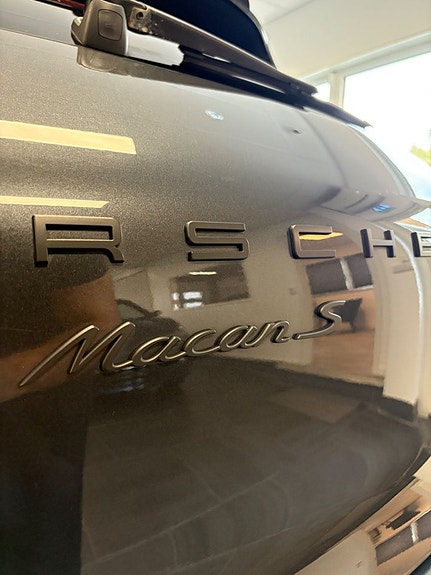 Porsche Macan 15 of 18