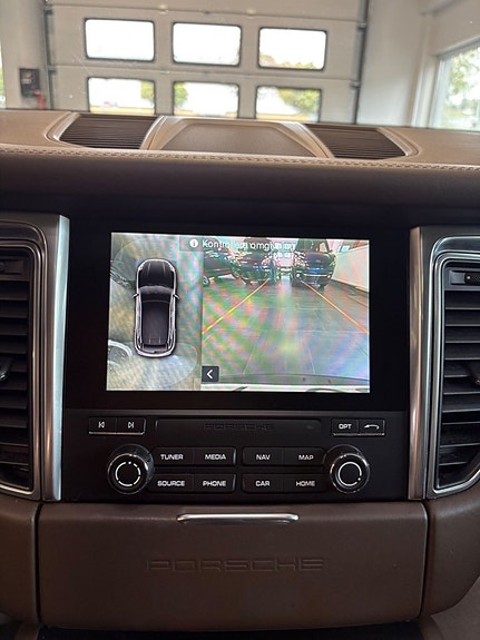 Porsche Macan 10 of 18