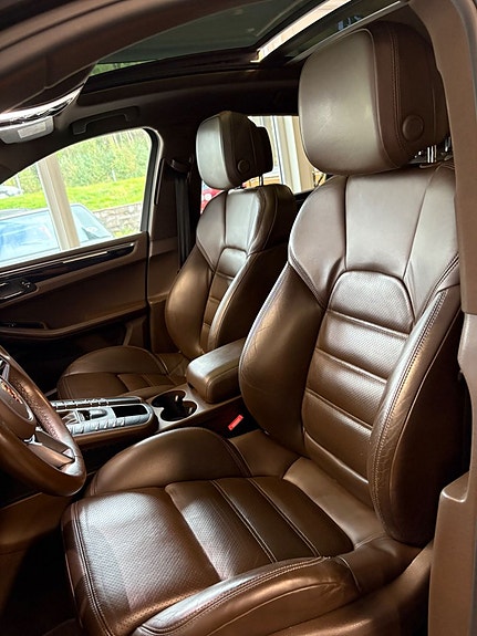 Porsche Macan 7 of 18