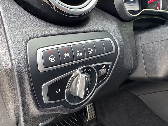 Mercedes-Benz GLC63 27 of 30
