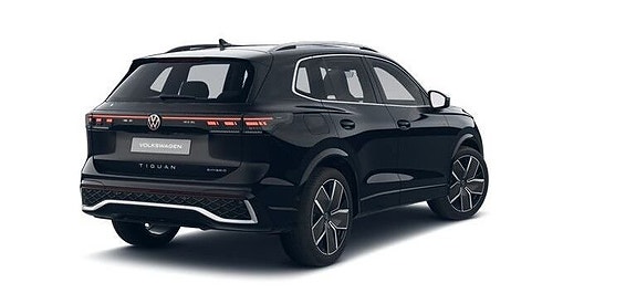 Volkswagen Tiguan 2 of 3