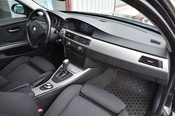 BMW 325d 12 of 17