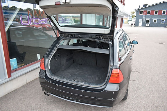 BMW 325d 4 of 5