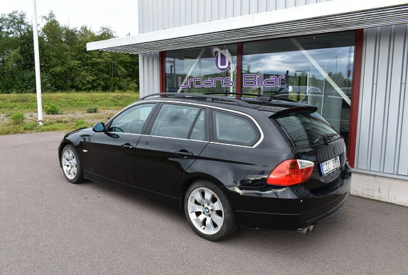 BMW 325d 3 of 5