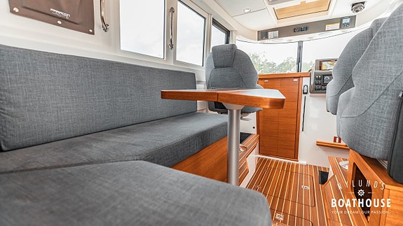 Paragon 31 Cabin | 2x Volvo Penta D4-320DPI 23 of 30