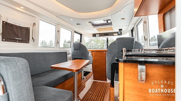 Paragon 31 Cabin | 2x Volvo Penta D4-320DPI 21 of 30