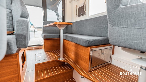 Paragon 31 Cabin | 2x Volvo Penta D4-320DPI 29 of 30