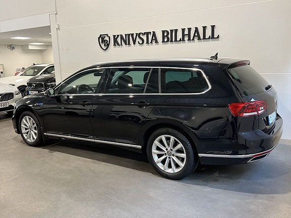 Volkswagen Passat 2 of 5