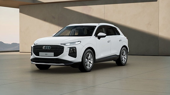 Audi Q3 2 of 5
