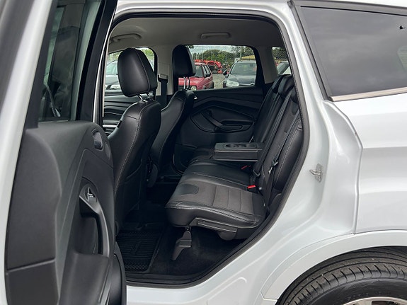 Ford Kuga 10 of 15