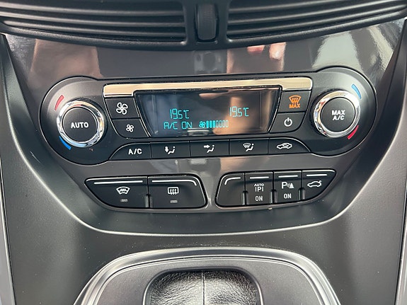 Ford Kuga 8 of 15