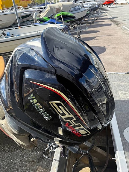 Demo Bennington L Bowrider Swingback + Yamaha 200 HK VMAX 11 of 12