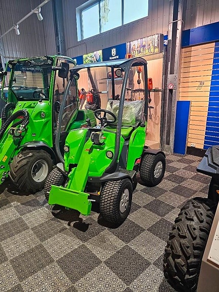 Avant 225 Kompaktlastare 4WD Midjestyrd