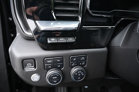 Chevrolet Silverado 1500 20 of 24