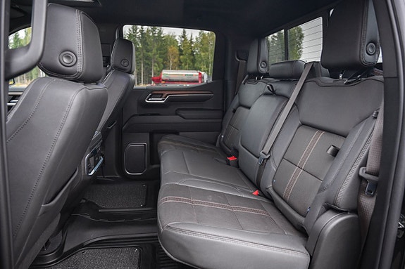 Chevrolet Silverado 1500 16 of 24