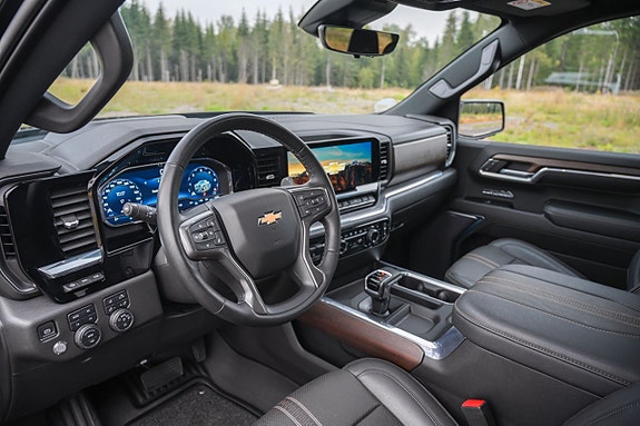 Chevrolet Silverado 1500 11 of 24