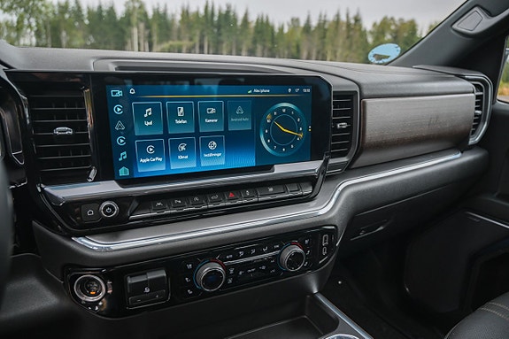 Chevrolet Silverado 1500 17 of 24