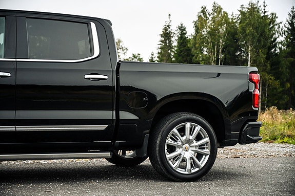 Chevrolet Silverado 1500 7 of 24