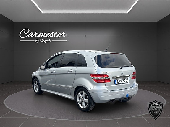 Mercedes-Benz B200 3 of 5