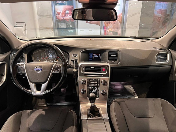 Volvo V60 12 of 30