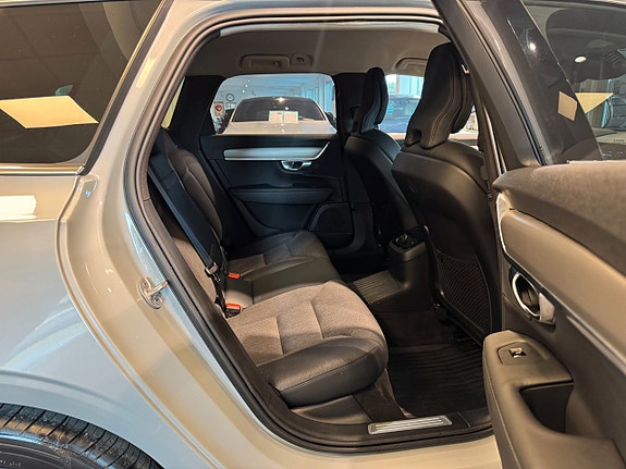 Volvo V90 21 of 27