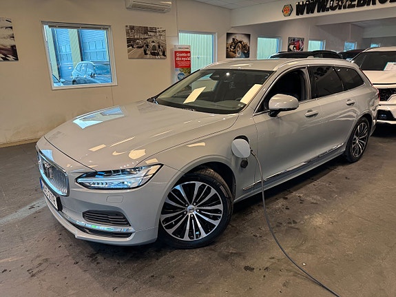 Volvo V90 2 of 5