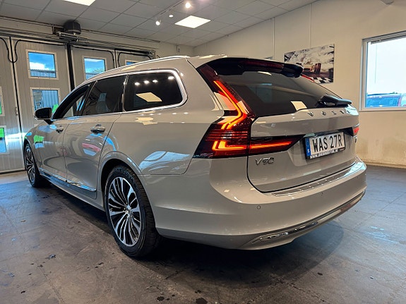 Volvo V90 3 of 5