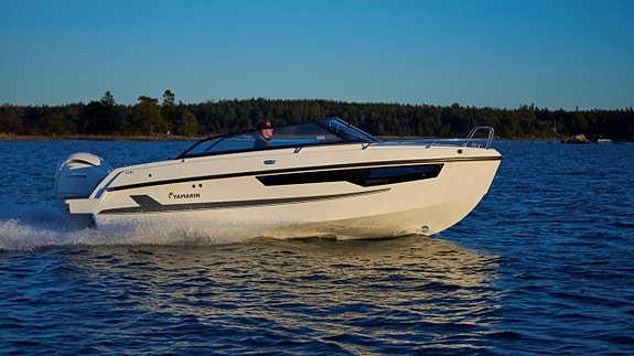 Yamarin 67 DC med Yamaha F200XSA2 vit med el-stryrning