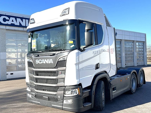 Scania R 590 A6x2NB Dragbil Boggi