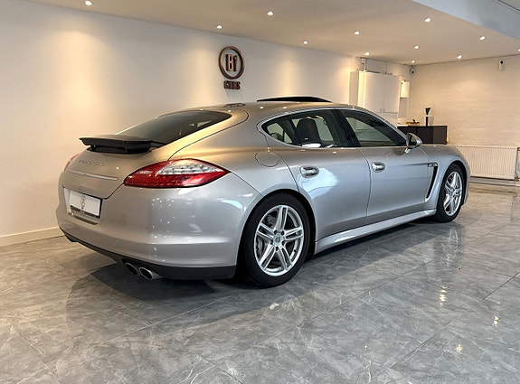 Porsche Panamera S 4 of 5