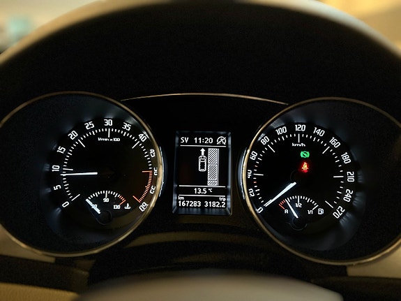 Skoda Superb 14 of 25