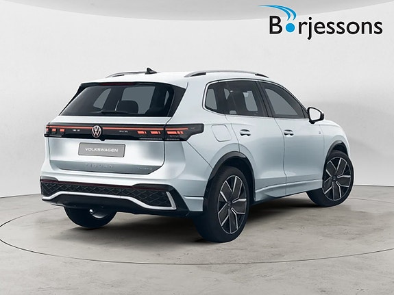 Volkswagen Tiguan 3 of 5