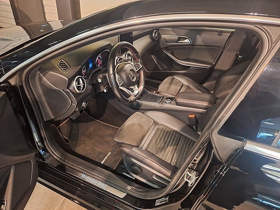 Mercedes-Benz CLA220 d 6 of 12